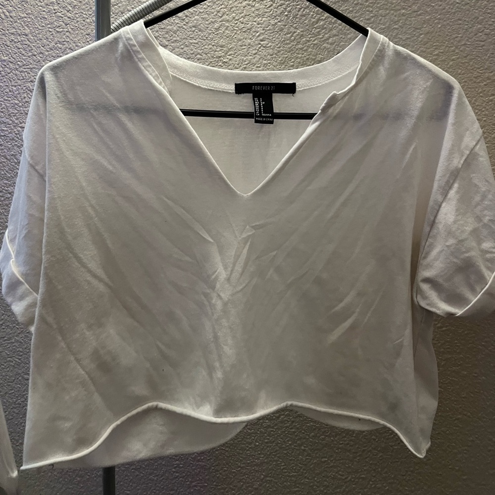 White crop top 🤍